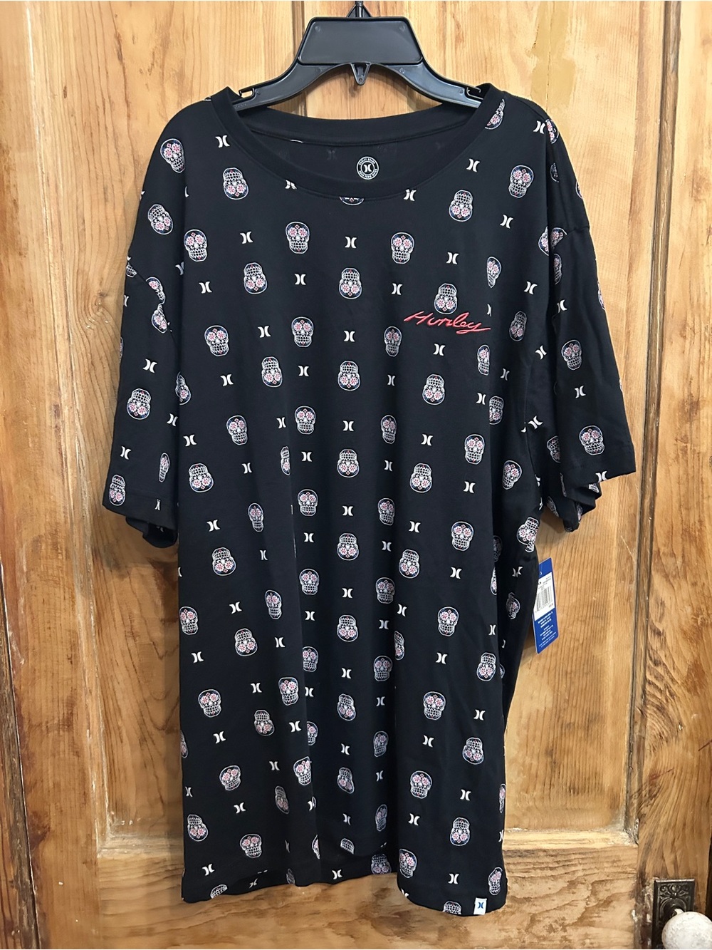 Hurley Black Short-Sleeve Tee with Pink Skull Pattern